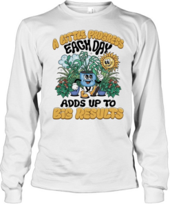 A Little progress each day adds up to big results Long Sleeved T-shirt