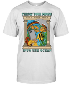 Fish throw your phone in to the ocean Classic Men's T-shirt