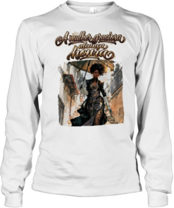 Girl a mulher graciosa alcanca honra Long Sleeved T-shirt