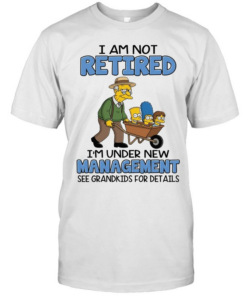 I AM NOT RETIRED I'M UNDER NEW MANAGEMENT SEE GRANDKIDS FOR DETAILS  Classic Men's T-shirt