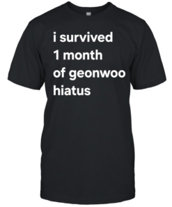 I survived 1 month of geonwoo hiatus text  Classic Men's T-shirt