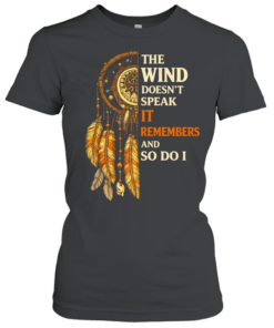 THE WIND DOESN'T SPEAK IT REMEMBERS AND SO DO I Tee Classic Women's T-shirt