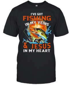 I’ve got fishing in my veins and Jesus in my heart  Classic Men's T-shirt