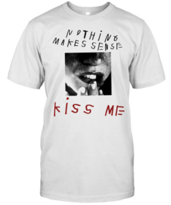Kiss me no thing makes sense lips T Classic Men's T-shirt