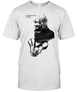 Medieval knight I am protected by what hurts me the most crown of thorns  Classic Men's T-shirt