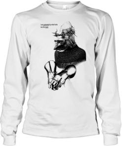 Medieval knight I am protected by what hurts me the most crown of thorns  Long Sleeved T-shirt