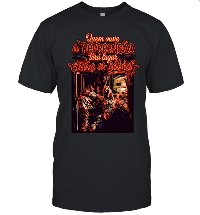 Mem quem ouve a repreensao tera lugar entre os sabios Classic Men's T-shirt