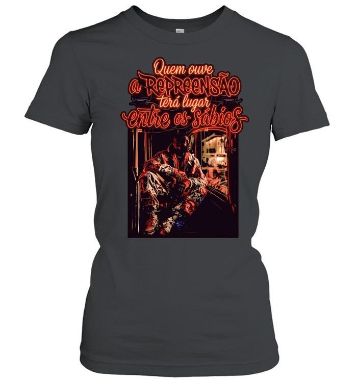 Mem quem ouve a repreensao tera lugar entre os sabios Classic Women's T-shirt