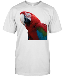 CloseUp Of A Green Winged Macaw Parrot  Classic Men's T-shirt
