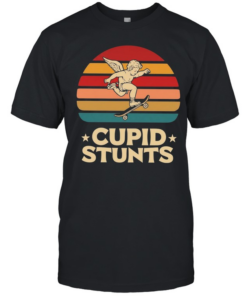 Cupid stunts cherub riding skateboard vintage sunset Classic Men's T-shirt