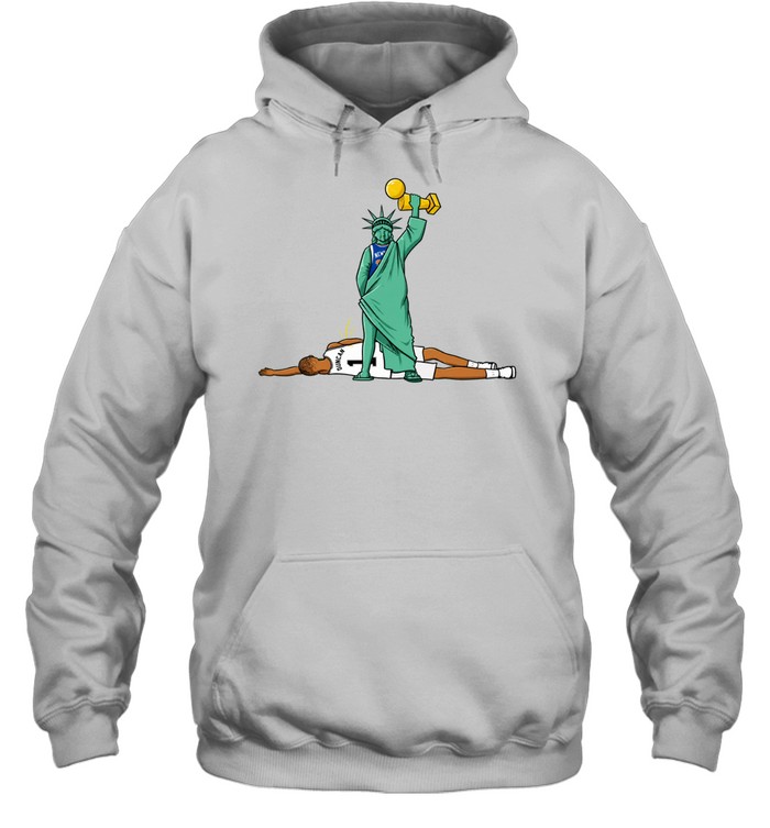 Knicks Jalen Brunson Liberty trophy peeing on Wemby Unisex Hoodie