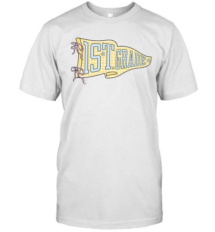 Vintage School Pennant Flag 1st Grade Tee with Yellow Plaid Texture Classic Men's T-shirt